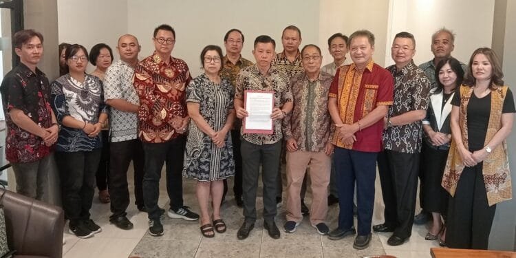 Sejumlah tokoh yang tergabung dalam Forum Tionghoa Bersatu Riau menyesalkan pernyataan Menteri Kebudayaan Fadli Zon yang menyebut tragedi pemerkosaan massal Mei 1998 hanya rumor