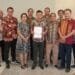 Sejumlah tokoh yang tergabung dalam Forum Tionghoa Bersatu Riau menyesalkan pernyataan Menteri Kebudayaan Fadli Zon yang menyebut tragedi pemerkosaan massal Mei 1998 hanya rumor