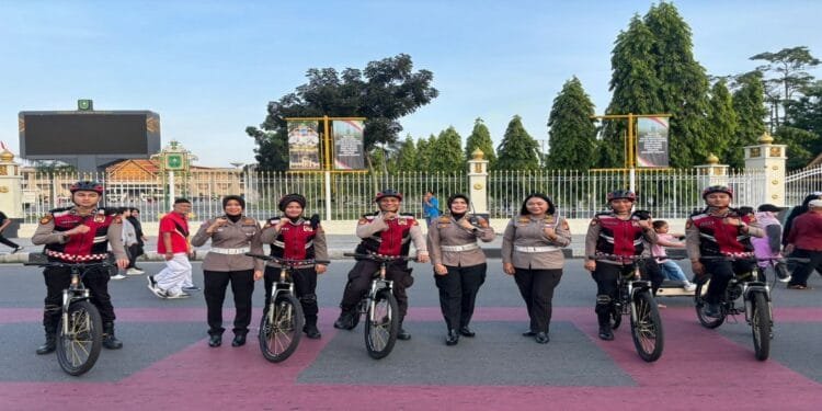 Polwan Lantas Polda Riau Turun Lapangan Sosialisasikan Rekayasa Lalu Lintas Pengamanan Sukses Bhayangkara Run 2025 - Utusan Bangsa 001 - Utusan Bangsa Polwan Lantas Polda Riau Turun Lapangan Sosialisasikan Rekayasa Lalu Lintas Pengamanan Sukses Bhayangkara Run 2025