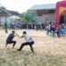 Dua pemuda Nias menampilkan gerakan Sile Lamo Si Dua Amatonga dalam sebuah acara adat di Pekanbaru sebagai bagian dari upaya melestarikan warisan budaya leluhur