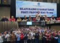 Kolase foto kegiatan Silaturahmi dan Ramah Tamah Paguyuban Sosial Marga Tionghoa Indonesia PSMTI Provinsi Riau di Hotel Furaya Pekanbaru Jumat 2982025 Tampak jajaran pengurus memberikan sambutan atas dan foto bersama seluruh hadirin bawah