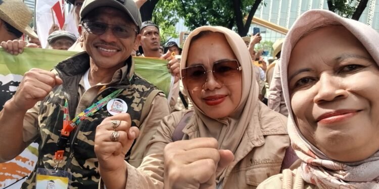 Peserta aksi dari Tani Merdeka Indonesia TMI saat menyuarakan tuntutan pengesahan RUU Kesejahteraan Petani di Patung Tani Jakarta