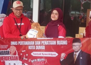 Kemeriahan perlombaan tradisional yang diadakan oleh Dinas Pertanahan dan Penataan Ruang (Dispertaru) Kota Dumai dalam rangka menyemarakkan HUT ke-80 Kemerdekaan RI.