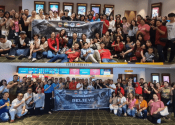 Suasana kebersamaan Paguyuban Sosial Marga Tionghoa Indonesia (PSMTI) Riau saat menggelar acara nonton bareng film "Believe" di sebuah bioskop di Pekanbaru.