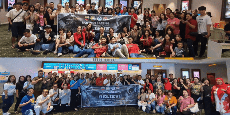 Suasana kebersamaan Paguyuban Sosial Marga Tionghoa Indonesia PSMTI Riau saat menggelar acara nonton bareng film Believe di sebuah bioskop di Pekanbaru