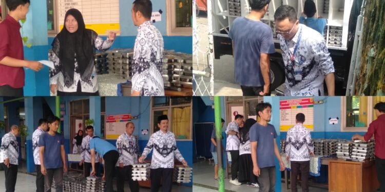 Suasana persiapan pembagian makanan dalam Program Makan Bergizi Gratis di SDN 1 Cileungsi Bogor Senin 2582025 Para guru dan staf bekerja sama menata nampan makanan yang akan dibagikan kepada siswa