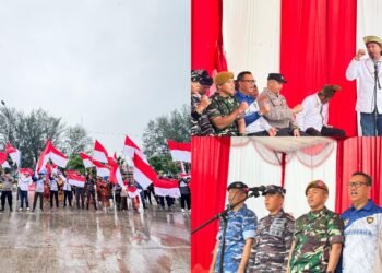 Suasana Gerakan Pembagian Bendera Merah Putih 2025 di Dumai, Sabtu (10/8/2025). Ratusan warga bersama unsur Forkopimda, TNI, Polri, dan pemerintah daerah membentangkan dan mengibarkan Sang Merah Putih di tengah hujan.