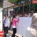 Sejumlah massa dari Lembaga Pemerhati Situasi Terkini PST saat menggelar aksi di depan Kantor Kejati Sumsel mempertanyakan laporan dugaan korupsi di Dinas PUPR Muara Enim Kamis 2882025