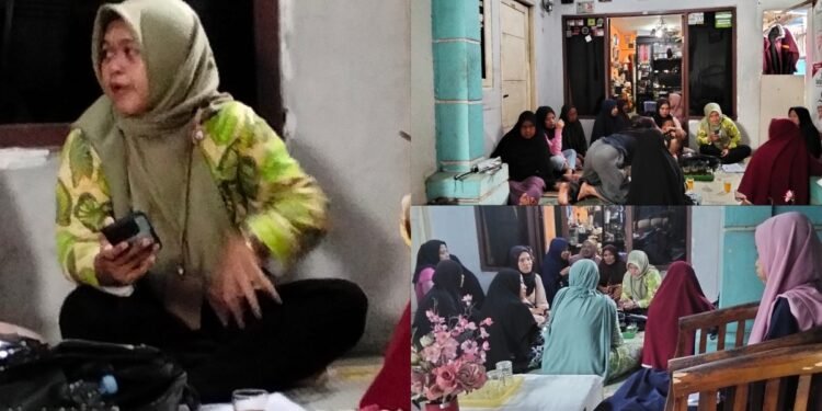 Suasana pertemuan antara perwakilan Dinas Sosial Kabupaten Bogor dengan masyarakat penerima bantuan sosial di Kampung Tengah Desa Cileungsi membahas perubahan kebijakan penyaluran bantuan