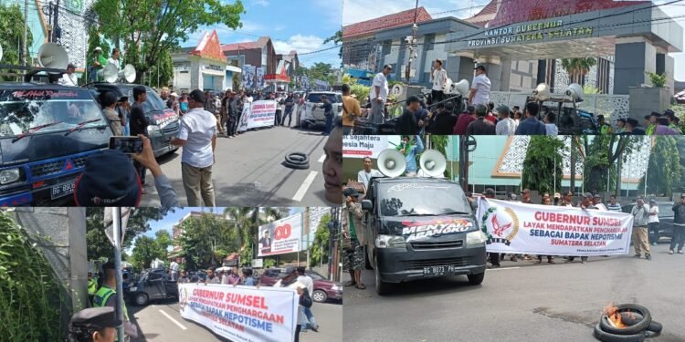 Suasana aksi unjuk rasa oleh Koalisi Aktivis LSM dan Ormas Sumsel Peduli Pendidikan di depan Kantor Gubernur Sumatera Selatan Palembang Jumat 1292025 Demonstran menuntut Gubernur Herman Deru mundur atas dugaan nepotisme dan ketidakpedulian terhadap nasib pendidikan di Sumsel