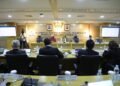 Rapat Kerja antara BNN dan Komite III DPD RI berlangsung di Ruang Rapat Sriwijaya Gedung B DPD RI Jakarta Pusat pada Selasa 992025 Tampak Kepala BNN RI Suyudi Ario Seto bersama jajaran pimpinan kedua lembaga membahas kolaborasi P4GN dan penguatan regulasi rehabilitasi dalam upaya penanggulangan narkoba di Indonesia