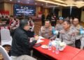IMG-20250919-WA0011 - Utusan Bangsa Para pejabat utama Polda Sumsel menerima kunjungan Tim Terpadu Assessment dan Evaluasi Penanganan Unjuk Rasa yang dipimpin Brigjen Pol Fadhilah Zulkarnain dan Kombes Pol Sika Hardianto di ruang Vidcon Gedung Utama Presisi Mapolda Sumsel dalam rangka evaluasi penanganan aksi demonstrasi dan klarifikasi insiden anarkis di Sumatera Selatan