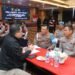 Para pejabat utama Polda Sumsel menerima kunjungan Tim Terpadu Assessment dan Evaluasi Penanganan Unjuk Rasa yang dipimpin Brigjen Pol Fadhilah Zulkarnain dan Kombes Pol Sika Hardianto di ruang Vidcon Gedung Utama Presisi Mapolda Sumsel dalam rangka evaluasi penanganan aksi demonstrasi dan klarifikasi insiden anarkis di Sumatera Selatan