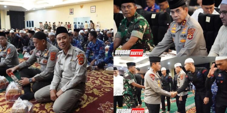 Kapolda Sumsel Irjen Pol Andi Rian R Djajadi kanan atas bersama jajaran TNI Polri dan tokoh masyarakat saat mengikuti kegiatan doa bersama dan peringatan Maulid Nabi Muhammad SAW 1447 H di Mapolda Sumsel Rabu 1092025